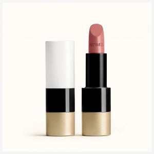 rouge-hermes-satin-lipstick-beige-kalahari--60001SV013-worn-1-50-0-1000-1000