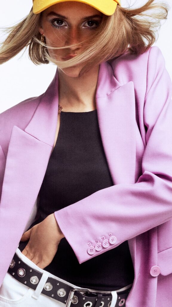 MAJE SPRING SUMMER 2023: TỎA SÁNG TRONG PHONG CÁCH CỦA NHỮNG TƯỢNG ĐÀI NHẠC POP 8 MAJE SPRING SUMMER 2023: TỎA SÁNG TRONG PHONG CÁCH CỦA NHỮNG TƯỢNG ĐÀI NHẠC POP 7