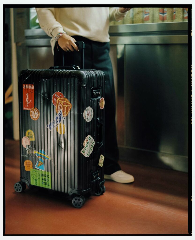 RIMOWA: KÝ ỨC PHIÊU LƯU TRÊN TỪNG VẾT XƯỚC 4 RIMOWA: KÝ ỨC PHIÊU LƯU TRÊN TỪNG VẾT XƯỚC 3