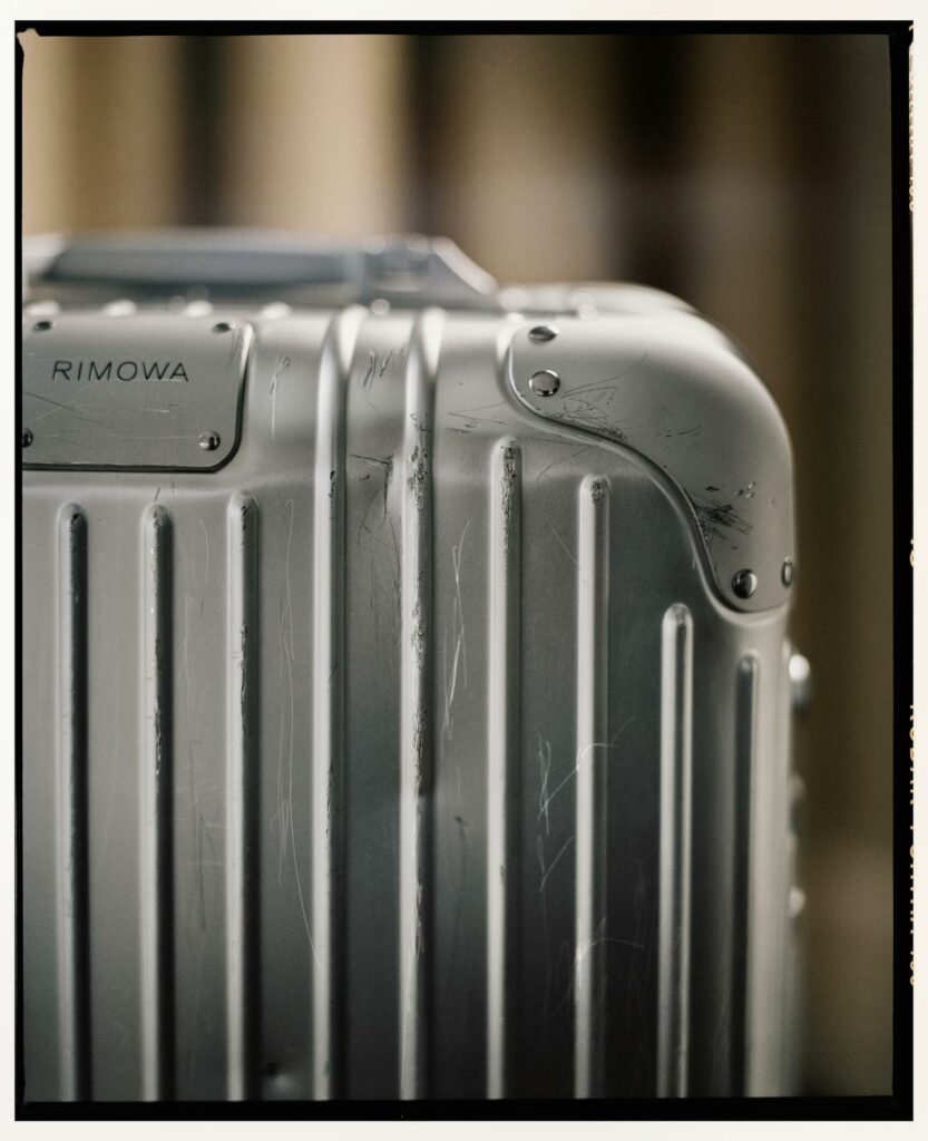 RIMOWA: KÝ ỨC PHIÊU LƯU TRÊN TỪNG VẾT XƯỚC 14 RIMOWA: KÝ ỨC PHIÊU LƯU TRÊN TỪNG VẾT XƯỚC 13
