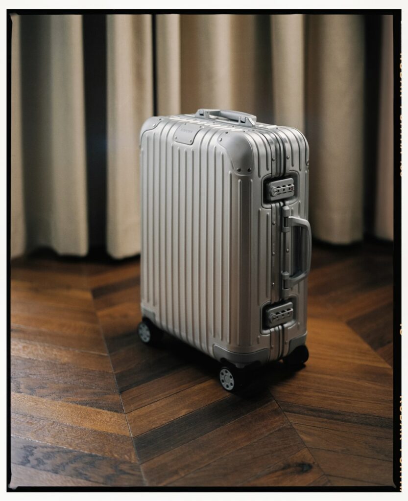 RIMOWA: KÝ ỨC PHIÊU LƯU TRÊN TỪNG VẾT XƯỚC 16 RIMOWA: KÝ ỨC PHIÊU LƯU TRÊN TỪNG VẾT XƯỚC 15