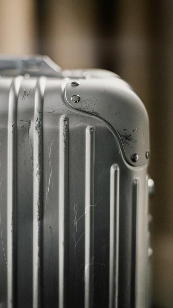 RIMOWA: KÝ ỨC PHIÊU LƯU TRÊN TỪNG VẾT XƯỚC 8 RIMOWA: KÝ ỨC PHIÊU LƯU TRÊN TỪNG VẾT XƯỚC 7