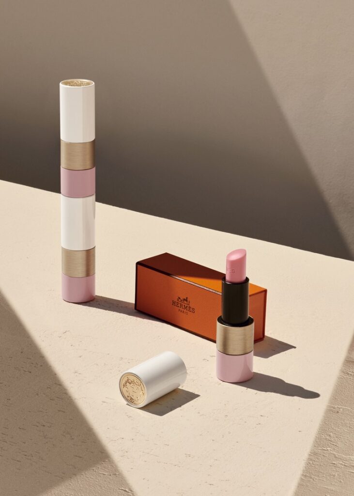 HERMÈS BEAUTY RA MẮT PHẤN MÁ VÀ SON DƯỠNG “LẤP LÁNH NHƯ ĐỰNG NẮNG TRONG HỘP” 2 HERMÈS BEAUTY RA MẮT PHẤN MÁ VÀ SON DƯỠNG “LẤP LÁNH NHƯ ĐỰNG NẮNG TRONG HỘP” 1