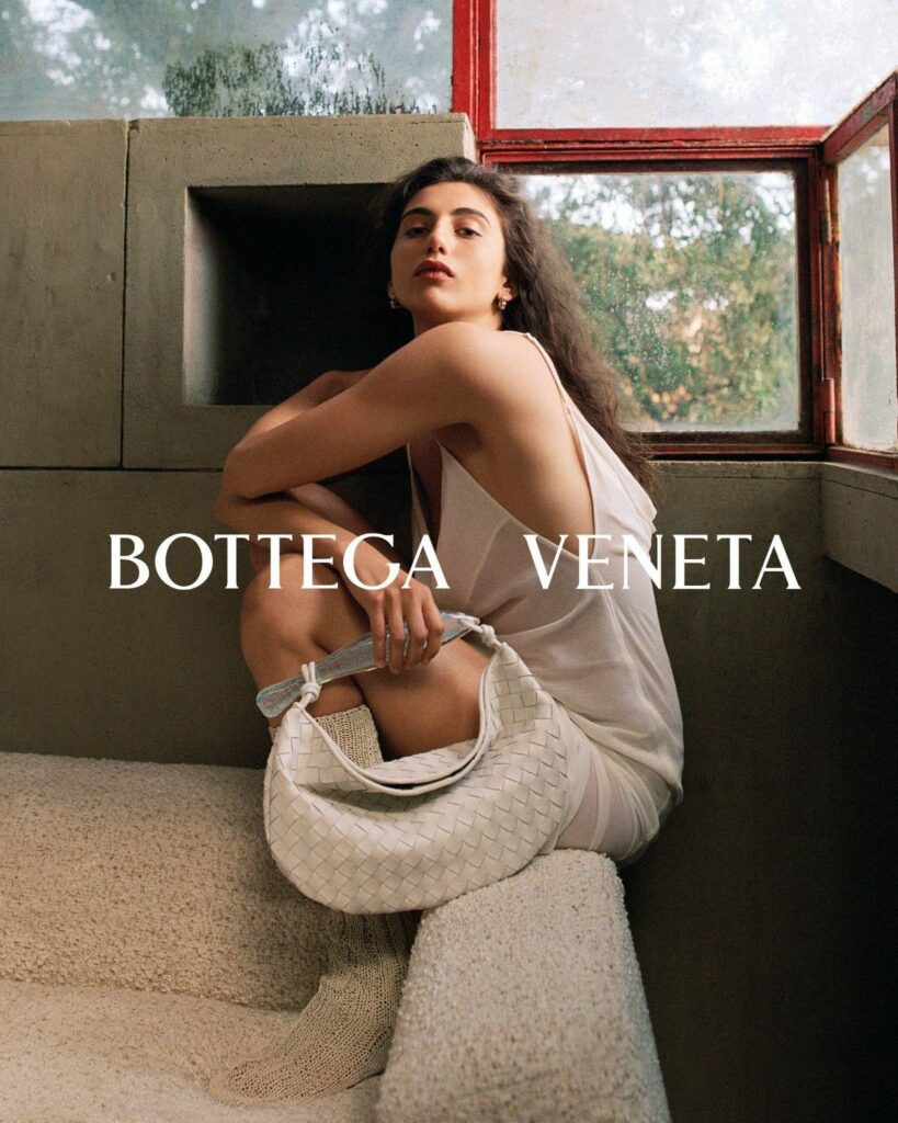 Bottega Veneta Mùa Đông 2023: Trong giản dị có cầu kỳ, trong kín đáo có phô trương 15