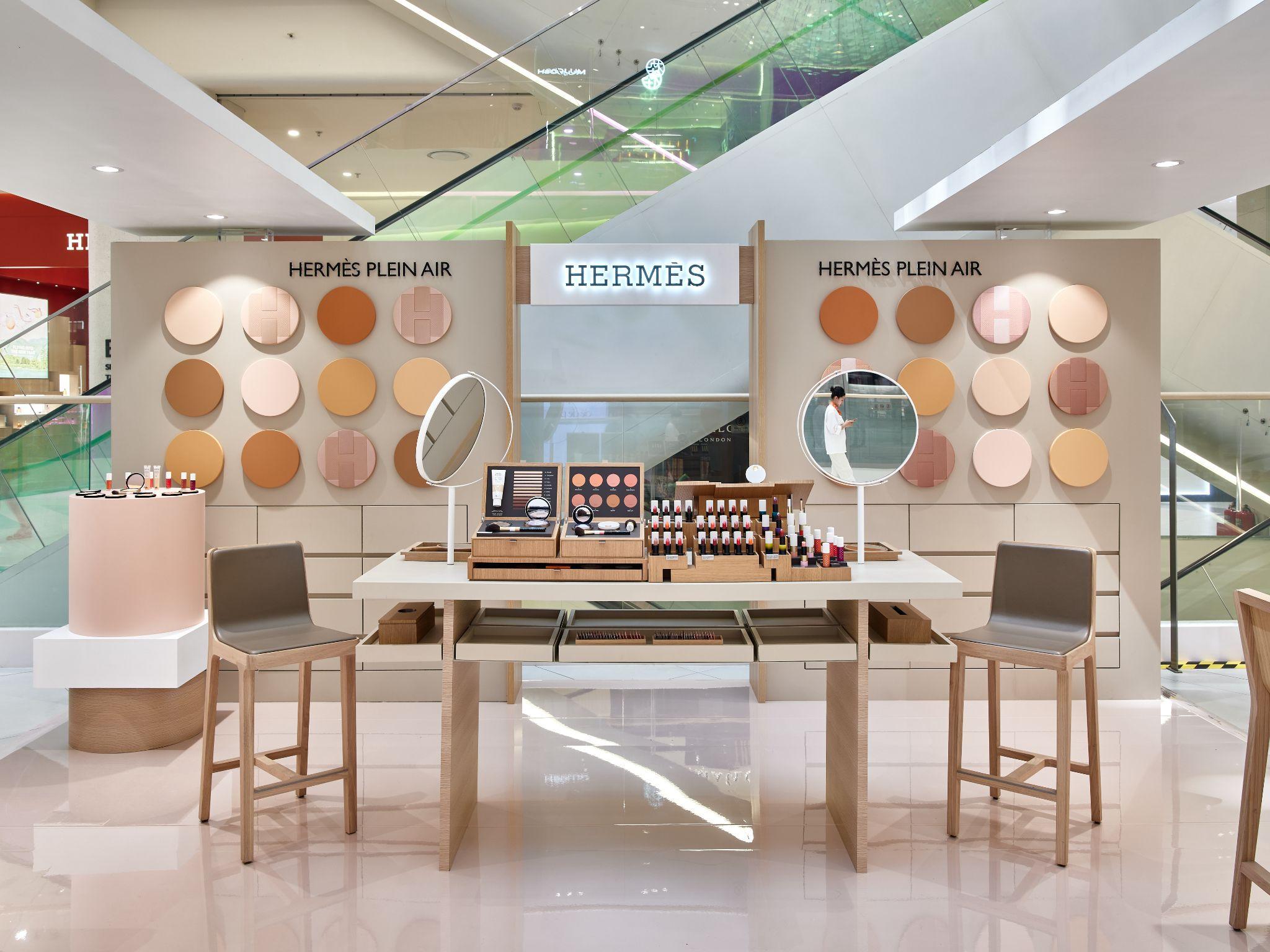 Không gian pop-up của Hermès: Dịch vụ thêu tên trên mỹ phẩm độc đáo, phái đẹp tới ngay để được tư vấn trang điểm miễn phí! 3