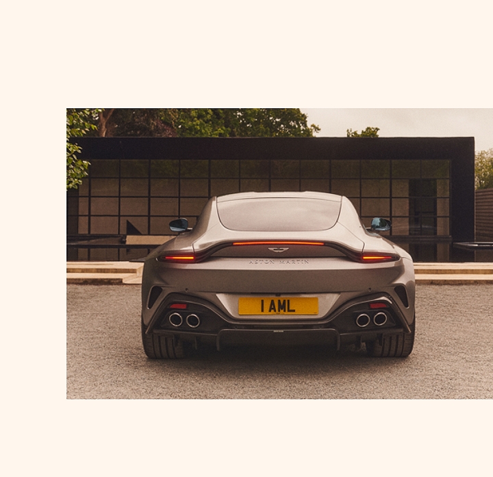 BOSS x ASTON MARTIN: ‘VUA TỐC ĐỘ’ FERNANDO ALONSO LẤN SÂN THỜI TRANG CÙNG SIÊU XE ANH QUỐC 13