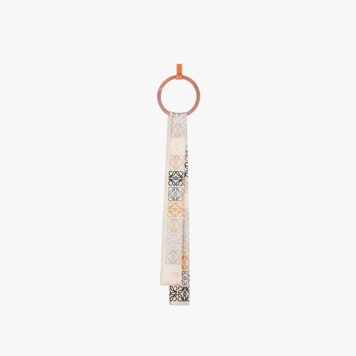 LOEWE Xuân Hè 2025: BST dành cho phái đẹp 40 KHĂN CASHMERE 45X200 HỌA TIẾT ANAGRAM