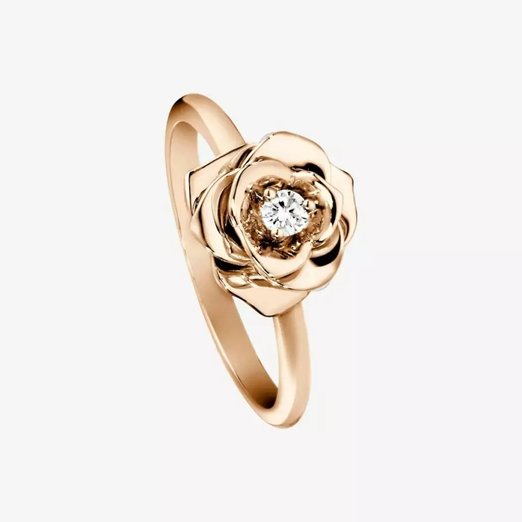 A 10-OUT-OF-10 VALENTINE’S DAY: BẠN ĐÃ CÓ LỰA CHỌN QUÀ TẶNG CHO VALENTINE NÀY? 24 Nhẫn Rose
