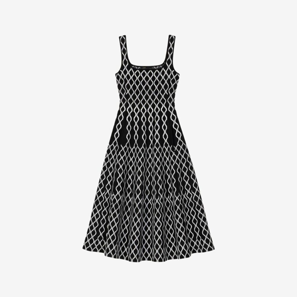 A 10-OUT-OF-10 VALENTINE’S DAY: BẠN ĐÃ CÓ LỰA CHỌN QUÀ TẶNG CHO VALENTINE NÀY? 15 Đầm dài dệt kim jacquard cổ vuông