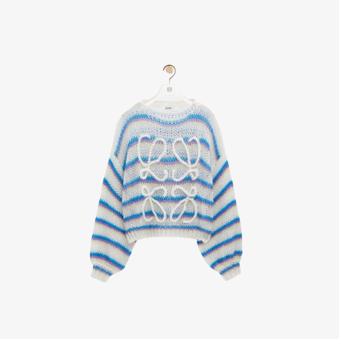 Gợi ý quà tặng 8/3 từ Tam Sơn 82 Áo dài tay họa tiết Anagram