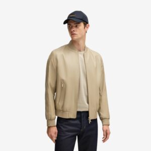 Be Your Own BOSS | Bộ sưu tập BOSS Xuân Hè 2023 47 Mũ lưỡi trai vải linen với patch logo BOSS x Aston Martin