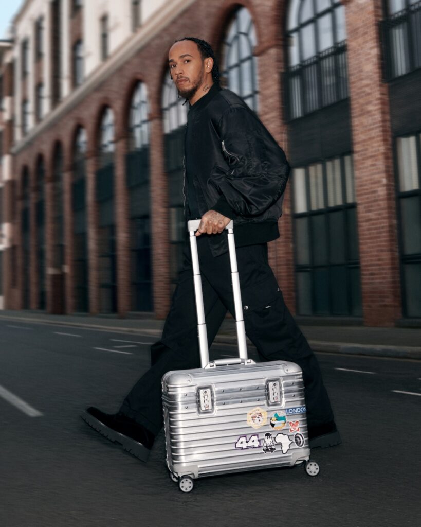 ROSÉ, NGÀI LEWIS HAMILTON VÀ CHÂU KIỆT LUÂN CÙNG RIMOWA VIẾT TIẾP CÂU CHUYỆN “KHÔNG ĐỨNG YÊN” 6 ROSÉ, NGÀI LEWIS HAMILTON VÀ CHÂU KIỆT LUÂN CÙNG RIMOWA VIẾT TIẾP CÂU CHUYỆN “KHÔNG ĐỨNG YÊN” 5