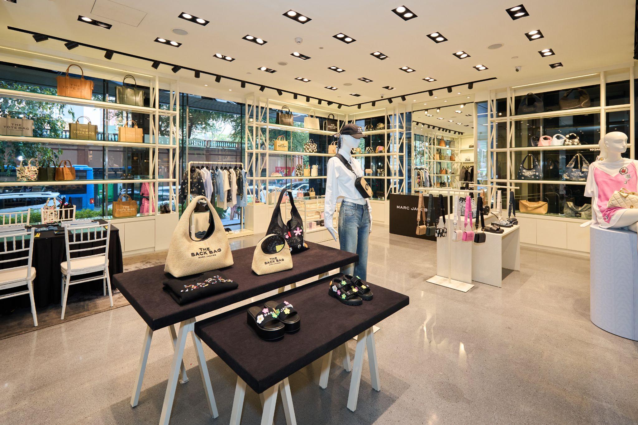 MARC JACOBS CHỚM THU 2025: SUBOI, ABG TINA CÙNG “CHÁU TRAI TRỊNH CÔNG SƠN” THAM DỰ TIỆC RA MẮT BST MỚI 2 MARC JACOBS CHỚM THU 2025: SUBOI, ABG TINA CÙNG “CHÁU TRAI TRỊNH CÔNG SƠN” THAM DỰ TIỆC RA MẮT BST MỚI 1