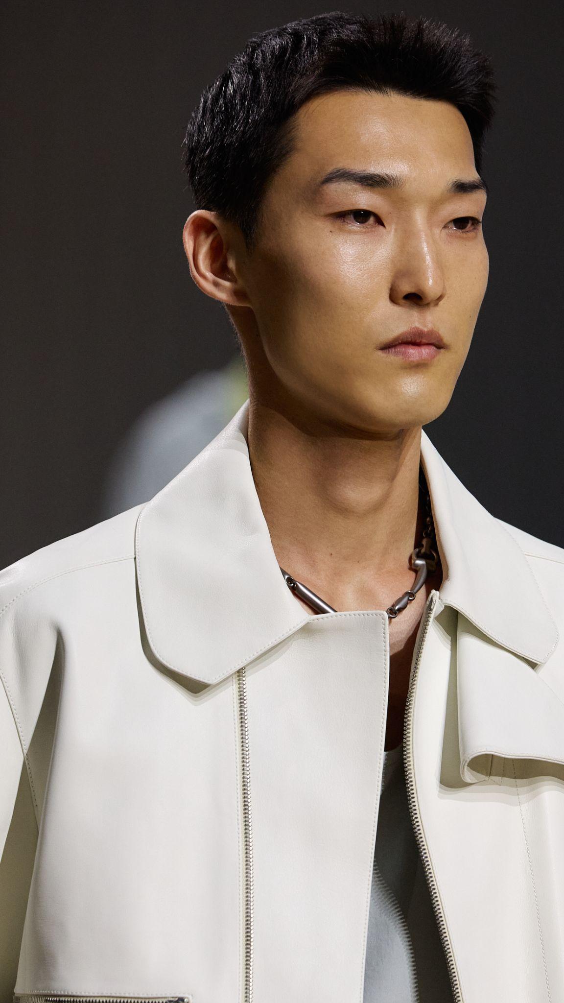 HERMÈS XUÂN - HÈ 2025: DẠO BƯỚC BÊN BỜ HANGANG 4 HERMÈS XUÂN - HÈ 2025: DẠO BƯỚC BÊN BỜ HANGANG 3
