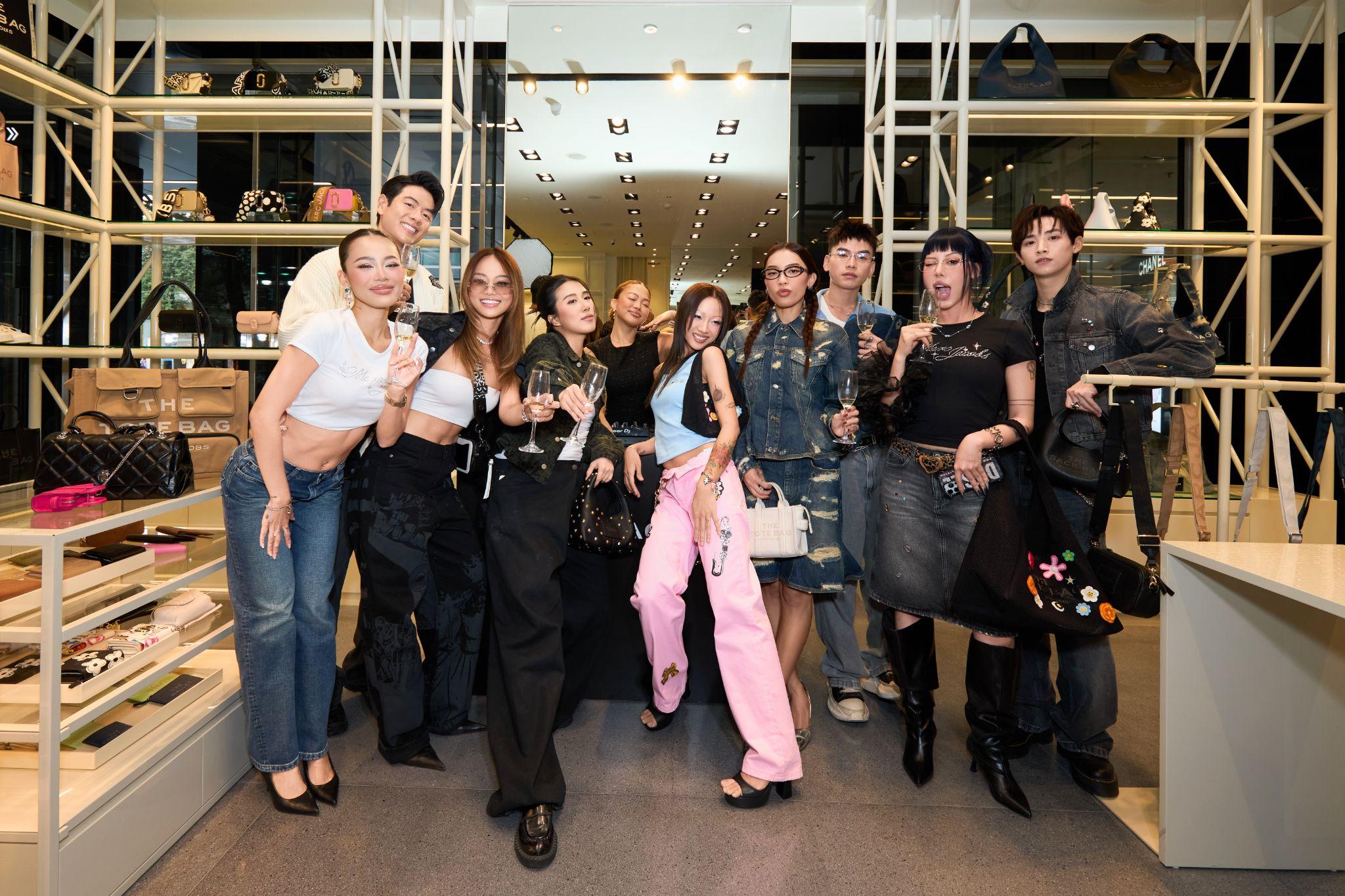 MARC JACOBS CHỚM THU 2025: SUBOI, ABG TINA CÙNG “CHÁU TRAI TRỊNH CÔNG SƠN” THAM DỰ TIỆC RA MẮT BST MỚI 4 MARC JACOBS CHỚM THU 2025: SUBOI, ABG TINA CÙNG “CHÁU TRAI TRỊNH CÔNG SƠN” THAM DỰ TIỆC RA MẮT BST MỚI 3