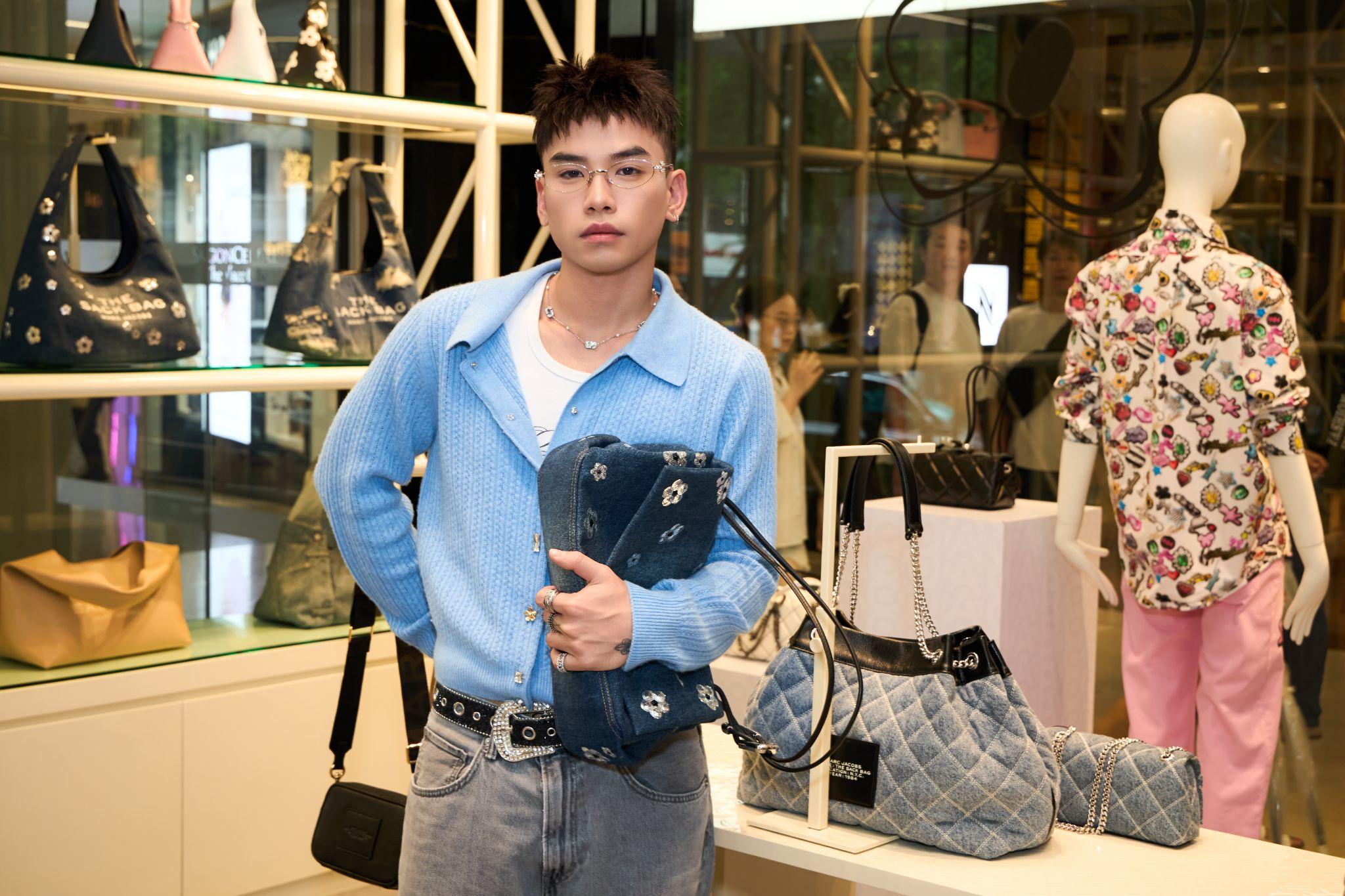 MARC JACOBS CHỚM THU 2025: SUBOI, ABG TINA CÙNG “CHÁU TRAI TRỊNH CÔNG SƠN” THAM DỰ TIỆC RA MẮT BST MỚI 10 MARC JACOBS CHỚM THU 2025: SUBOI, ABG TINA CÙNG “CHÁU TRAI TRỊNH CÔNG SƠN” THAM DỰ TIỆC RA MẮT BST MỚI 9