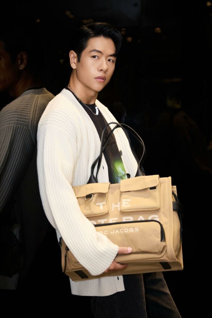 MARC JACOBS CHỚM THU 2025: SUBOI, ABG TINA CÙNG “CHÁU TRAI TRỊNH CÔNG SƠN” THAM DỰ TIỆC RA MẮT BST MỚI 24 MARC JACOBS CHỚM THU 2025: SUBOI, ABG TINA CÙNG “CHÁU TRAI TRỊNH CÔNG SƠN” THAM DỰ TIỆC RA MẮT BST MỚI 23