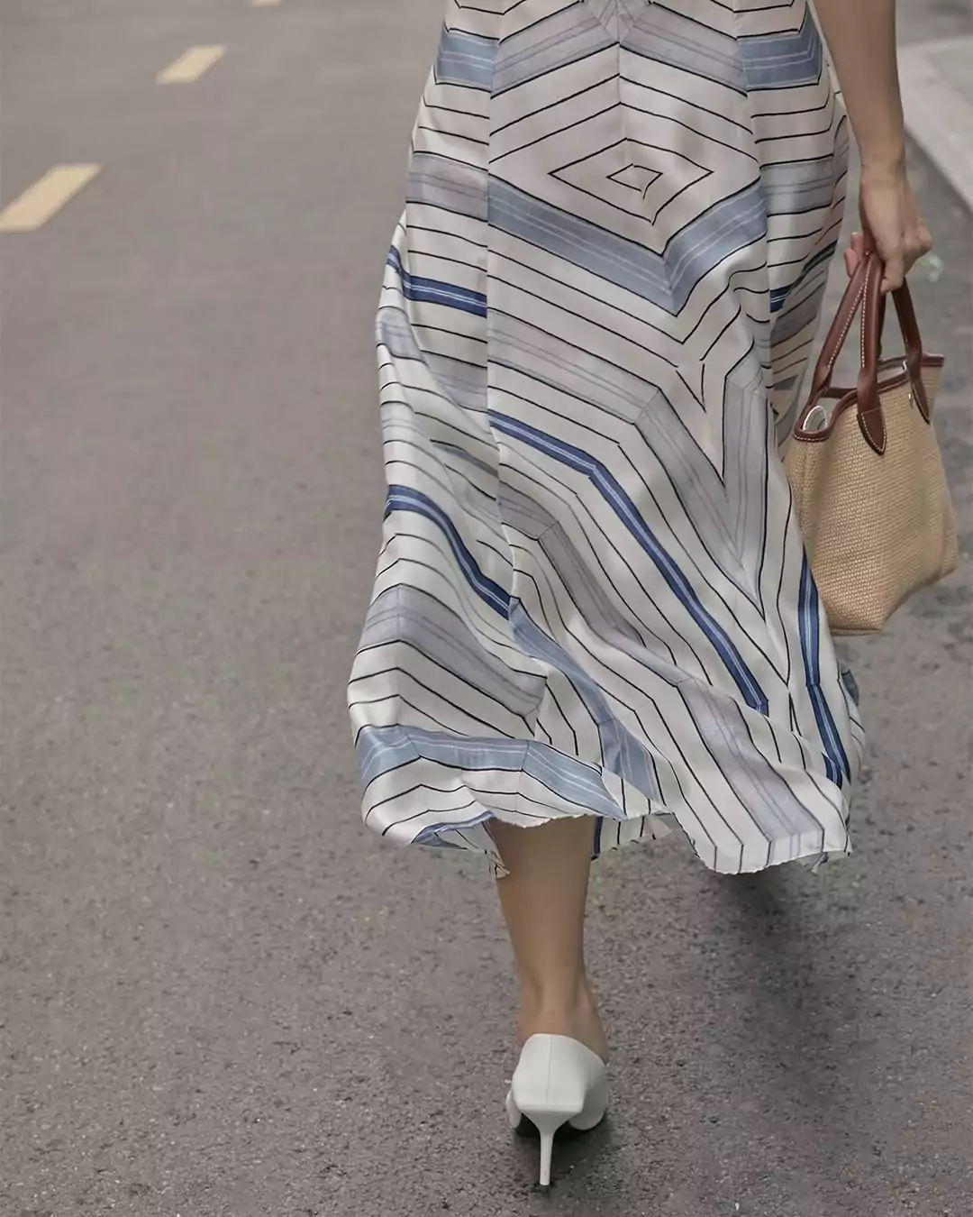 BẢO NGỌC, HELLY TỐNG DIỆN ĐẦM “XOẮN ỐC” SANDRO X LOUISE BOURGEOIS 8 BẢO NGỌC, HELLY TỐNG DIỆN ĐẦM “XOẮN ỐC” SANDRO X LOUISE BOURGEOIS 7