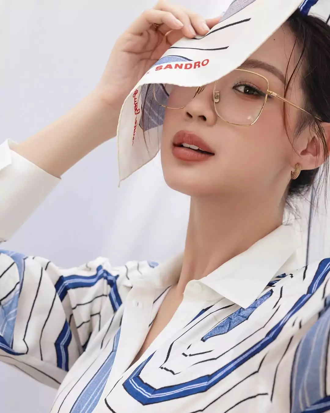 BẢO NGỌC, HELLY TỐNG DIỆN ĐẦM “XOẮN ỐC” SANDRO X LOUISE BOURGEOIS 12 BẢO NGỌC, HELLY TỐNG DIỆN ĐẦM “XOẮN ỐC” SANDRO X LOUISE BOURGEOIS 11