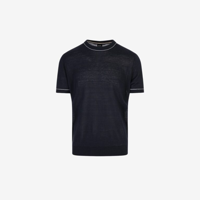 Áo T-Shirt với chi tiết viền