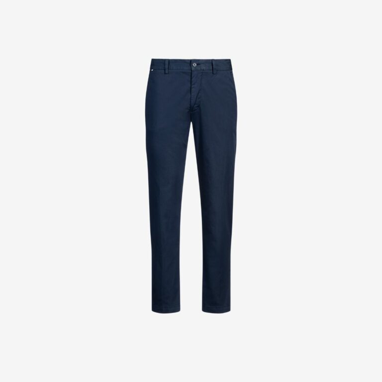 Quần dáng slim-fit
