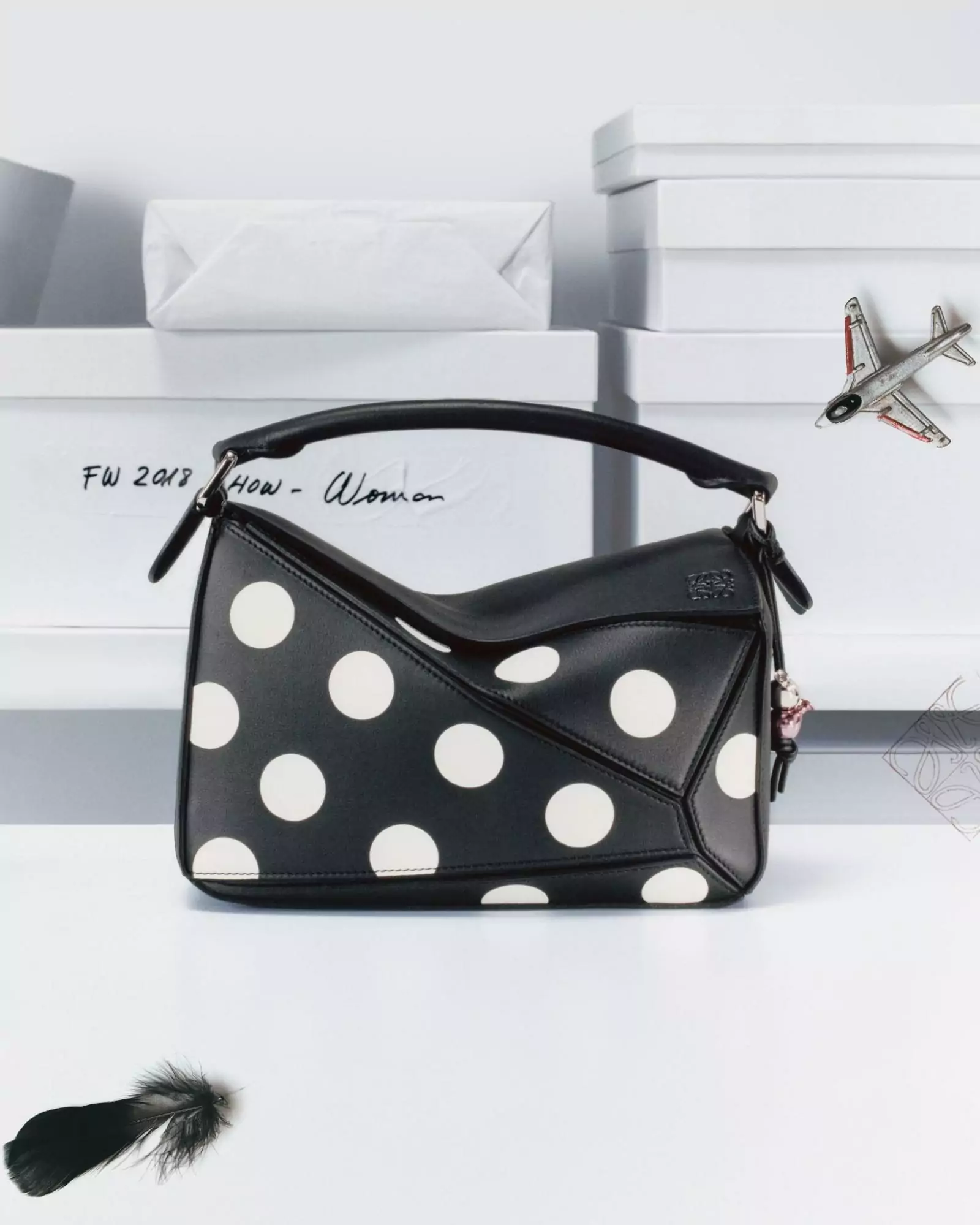 LOEWE: MẪU TÚI PUZZLE KỶ NIỆM CHẶNG ĐƯỜNG THẬP KỶ VỚI CHUỖI HOẠT ĐỘNG TOÀN CẦU 14 LOEWE: MẪU TÚI PUZZLE KỶ NIỆM CHẶNG ĐƯỜNG THẬP KỶ VỚI CHUỖI HOẠT ĐỘNG TOÀN CẦU 13