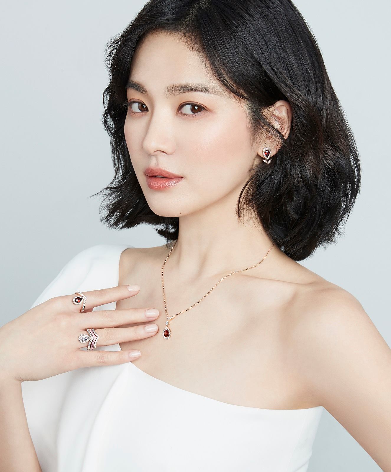 Song Hye Kyo và Chaumet Jewels by Nature: Khi “cành vàng lá ngọc” gặp gỡ cành vàng, lá ngọc 12 Song Hye Kyo và Chaumet Jewels by Nature: Khi “cành vàng lá ngọc” gặp gỡ cành vàng, lá ngọc 11