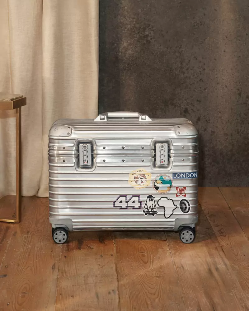 Lewis Hamilton, F1® The Movie và triệu dặm chu du cùng RIMOWA và Bang & Olufsen 5