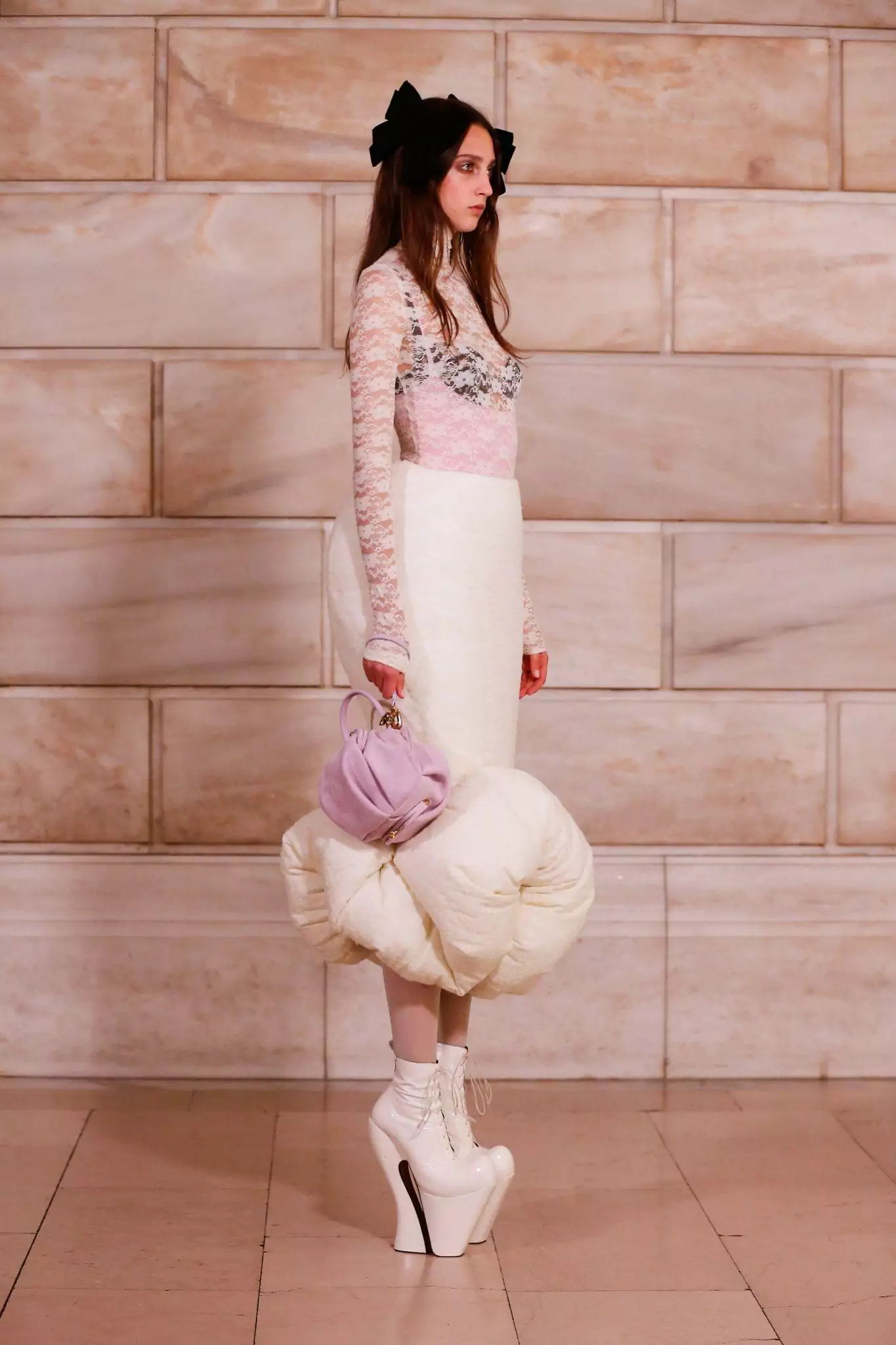 MARC JACOBS RUNWAY 2026: THĂNG HOA CÙNG CHỦ NGHĨA TỐI ĐA 10 MARC JACOBS RUNWAY 2026: THĂNG HOA CÙNG CHỦ NGHĨA TỐI ĐA 9
