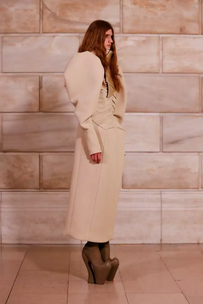 MARC JACOBS RUNWAY 2026: THĂNG HOA CÙNG CHỦ NGHĨA TỐI ĐA 12 MARC JACOBS RUNWAY 2026: THĂNG HOA CÙNG CHỦ NGHĨA TỐI ĐA 11