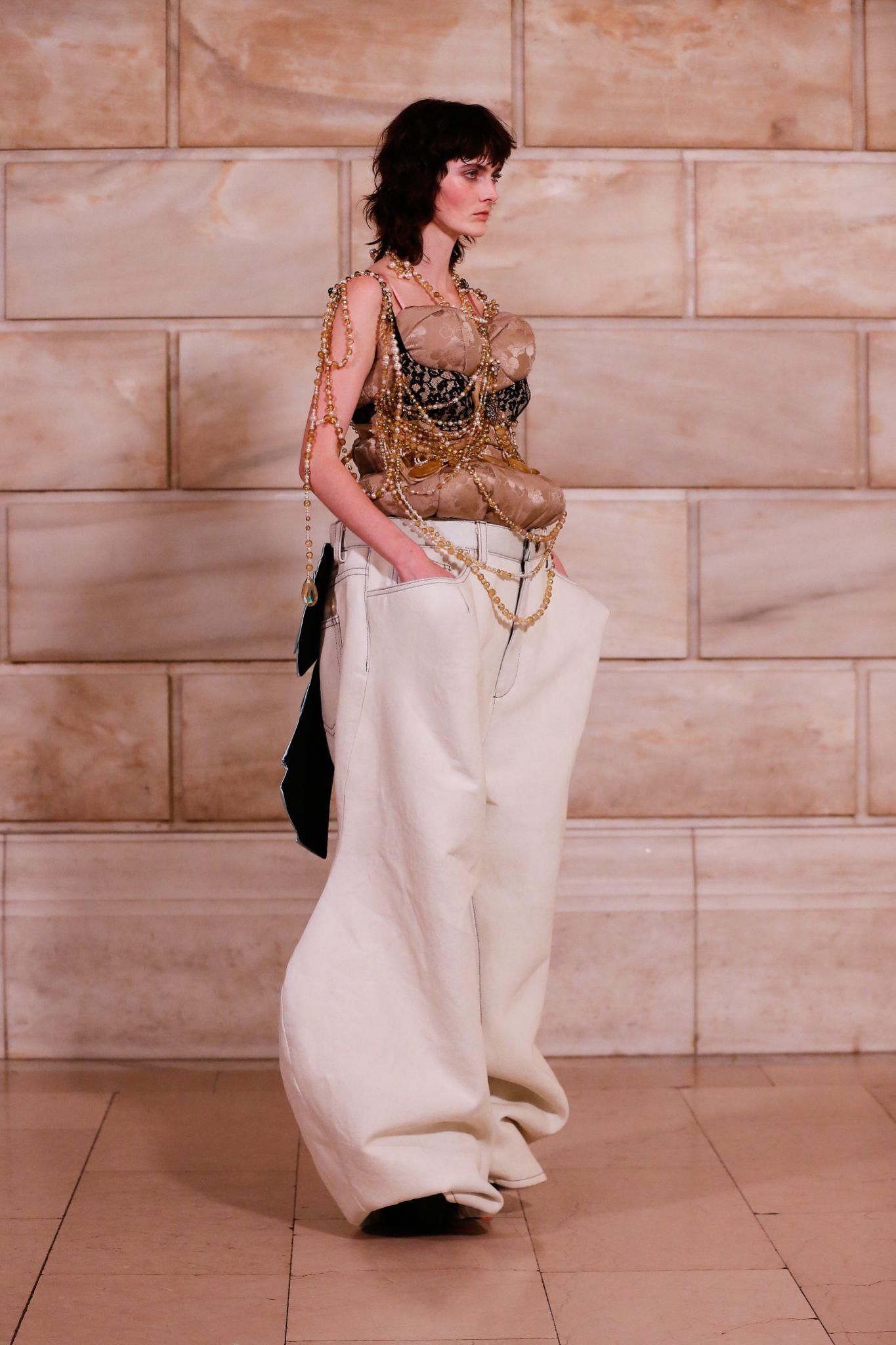 MARC JACOBS RUNWAY 2026: THĂNG HOA CÙNG CHỦ NGHĨA TỐI ĐA 20 MARC JACOBS RUNWAY 2026: THĂNG HOA CÙNG CHỦ NGHĨA TỐI ĐA 19