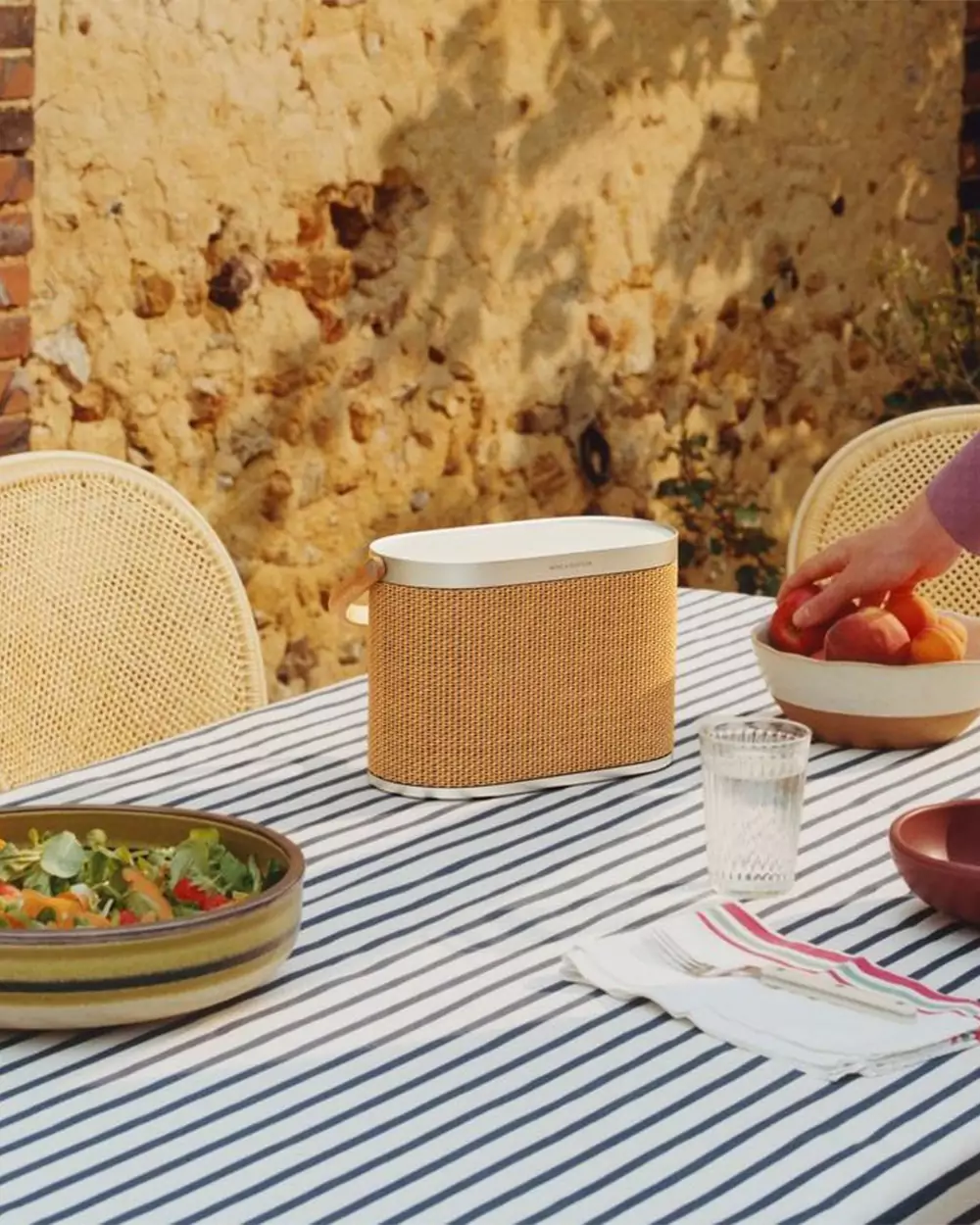 Loa và tai nghe Bang & Olufsen: Khúc du ca cho những chuyến đi 8 Loa và tai nghe Bang & Olufsen: Khúc du ca cho những chuyến đi 7