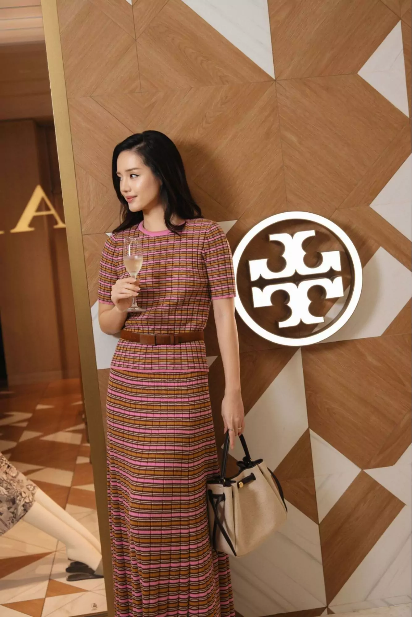 THẢO NHI LÊ, MINH HẰNG, TƯỜNG SAN VÀ DÀN KOLs CÙNG TORY BURCH RA MẮT BST CHỚM THU 2025 12 THẢO NHI LÊ, MINH HẰNG, TƯỜNG SAN VÀ DÀN KOLs CÙNG TORY BURCH RA MẮT BST CHỚM THU 2025 11