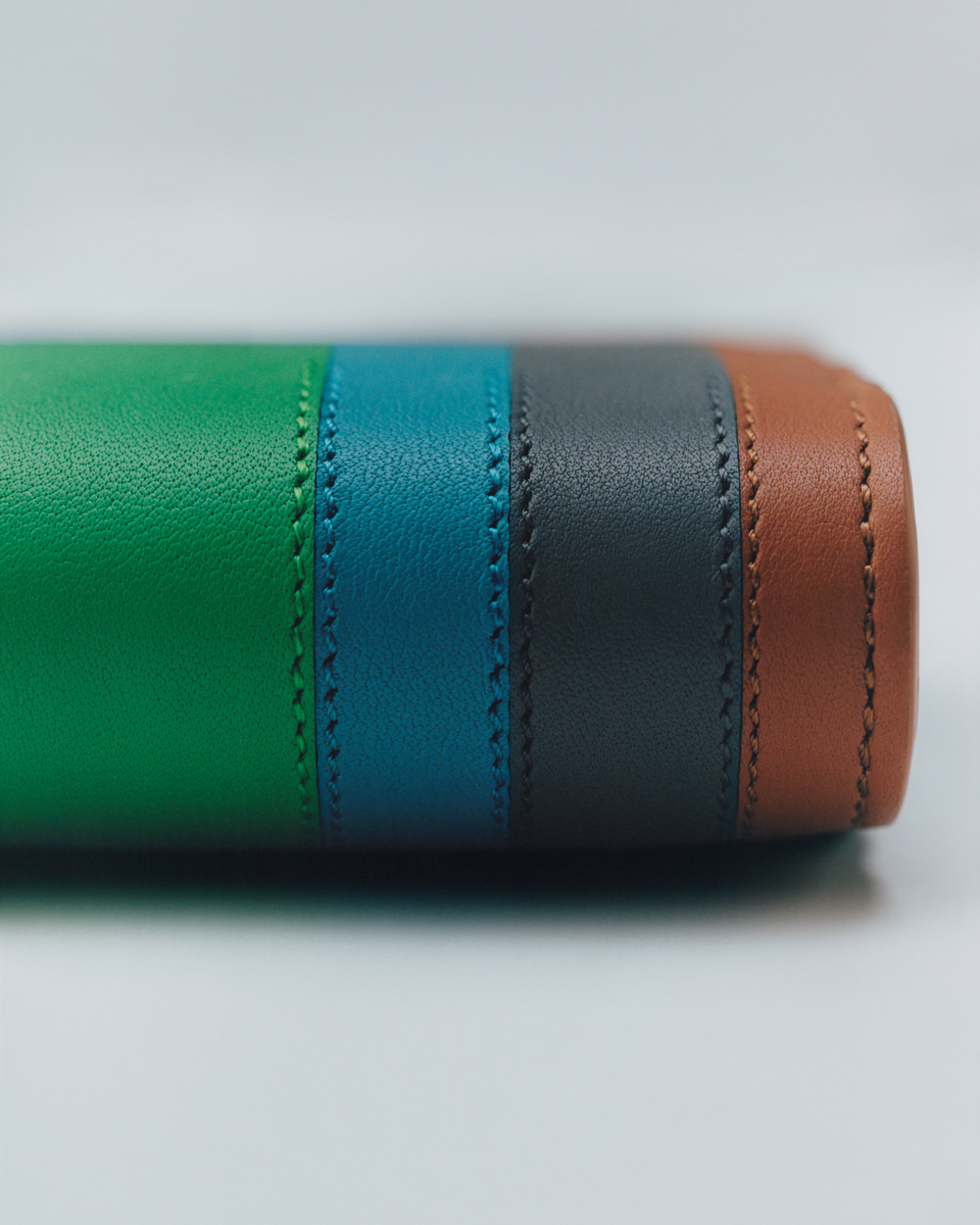 Chiến dịch LOEWE Thu Đông 2025 25 LOEWE_FW25_MAIN_CAMPAIGN_B_ROLL_SINGLE_IMAGES_CROPPED_4X5_28 (Copy)