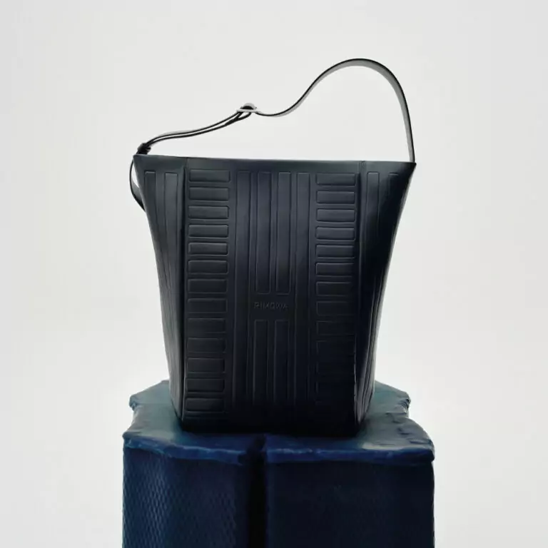 RIMOWA_Beauty Shot_1x1_Victor Brun_Groove Sliding Hobo Bag Black (Copy)