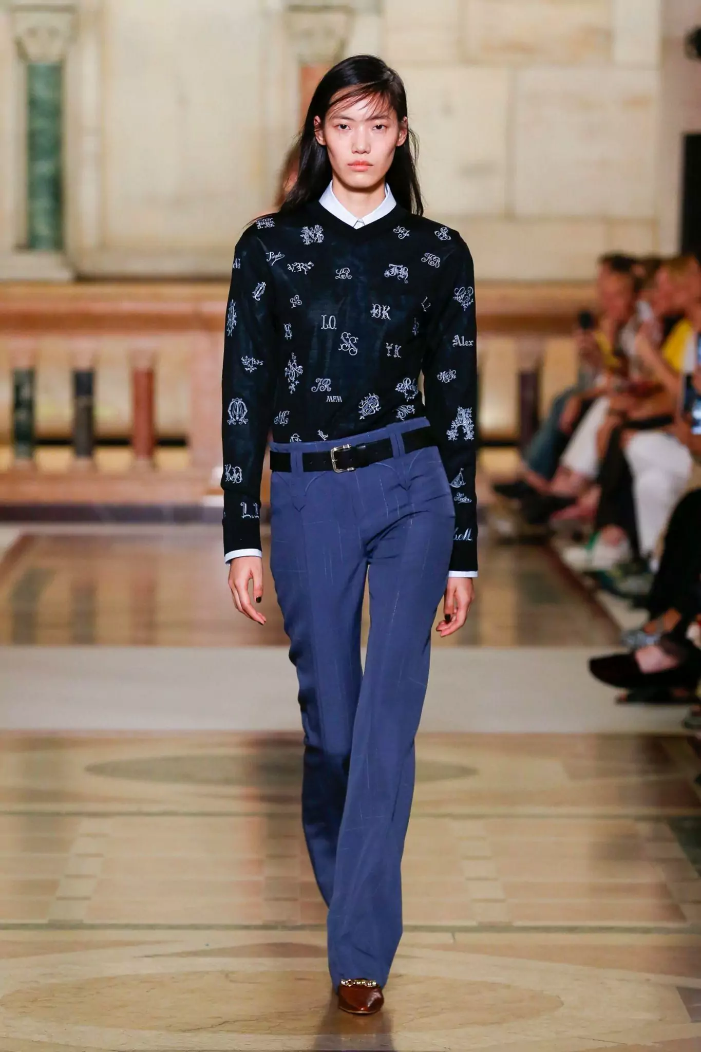 TORY BURCH XUÂN HÈ 2026: THỂ THAO HOÀI CỔ GIAO THOA CÙNG TÍNH NỮ HIỆN ĐẠI 1
