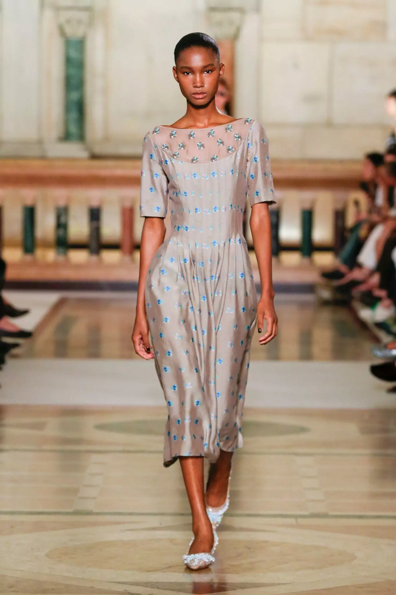 TORY BURCH XUÂN HÈ 2026: THỂ THAO HOÀI CỔ GIAO THOA CÙNG TÍNH NỮ HIỆN ĐẠI 11