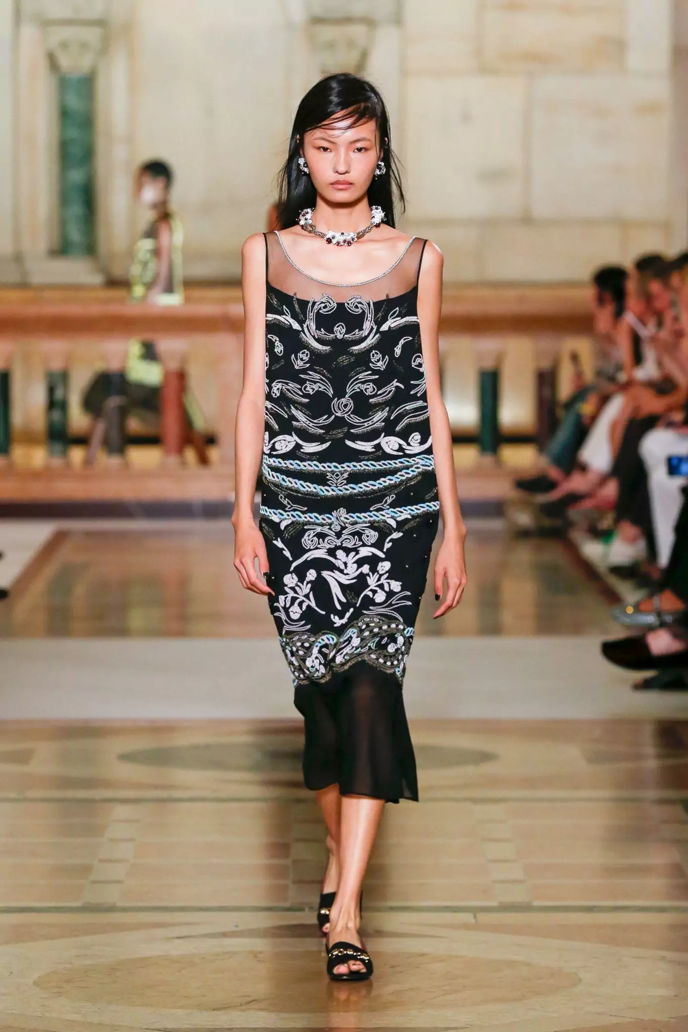TORY BURCH XUÂN HÈ 2026: THỂ THAO HOÀI CỔ GIAO THOA CÙNG TÍNH NỮ HIỆN ĐẠI 15