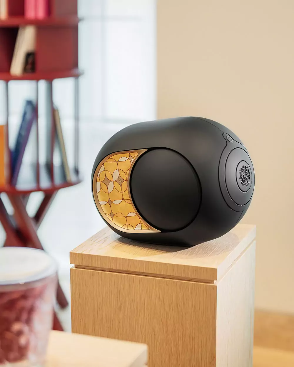 Devialet giới thiệu hợp tác nghệ thuật đầu tiên với nhà chế tác sơn mài Việt Hanoia: Devialet Phantom Ultimate 108 dB x Hanoia 3