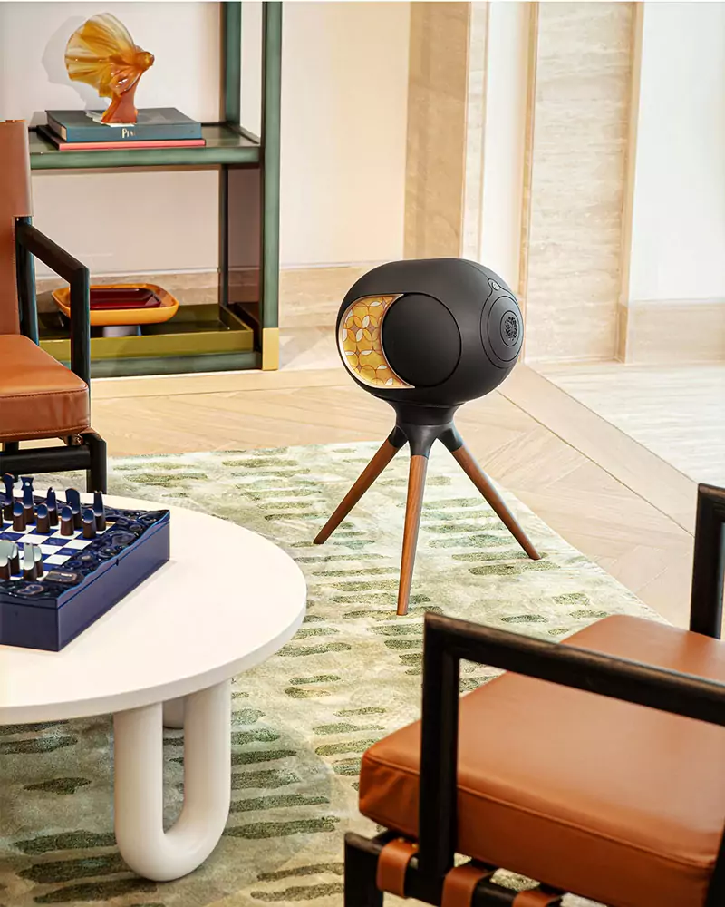 Devialet giới thiệu hợp tác nghệ thuật đầu tiên với nhà chế tác sơn mài Việt Hanoia: Devialet Phantom Ultimate 108 dB x Hanoia 9