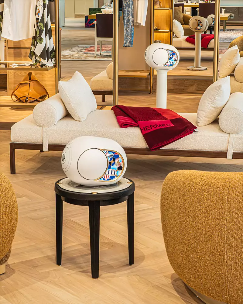 Devialet giới thiệu hợp tác nghệ thuật đầu tiên với nhà chế tác sơn mài Việt Hanoia: Devialet Phantom Ultimate 108 dB x Hanoia 11