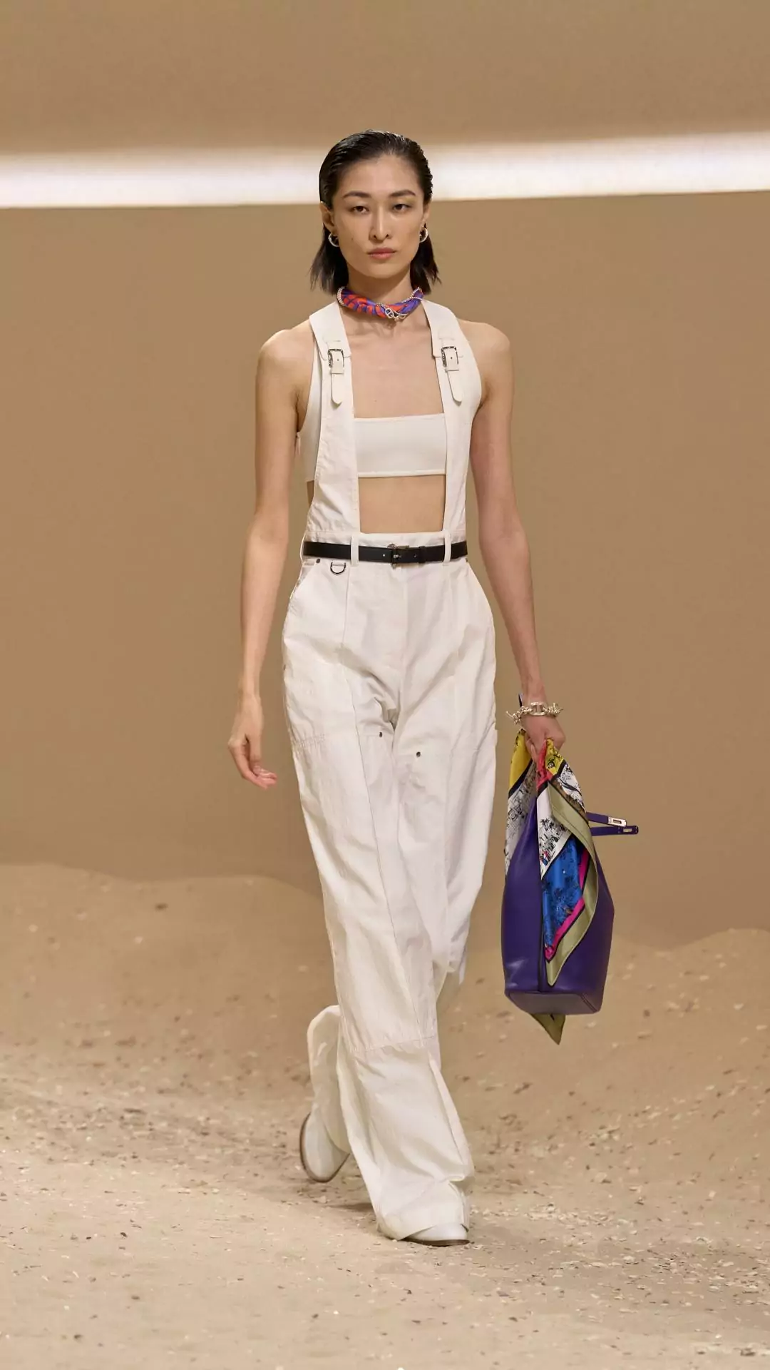 HERMÈS XUÂN/HÈ 2026: "DÂY CƯƠNG BUÔNG LƠI” LẠT MỀM BUỘC CHẶT 11