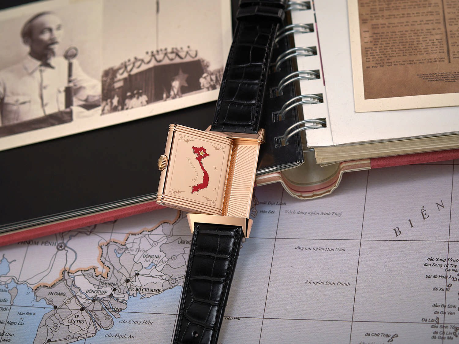 Jaeger-LeCoultre tri ân Việt Nam với hai đồng hồ Reverso đặc biệt 1