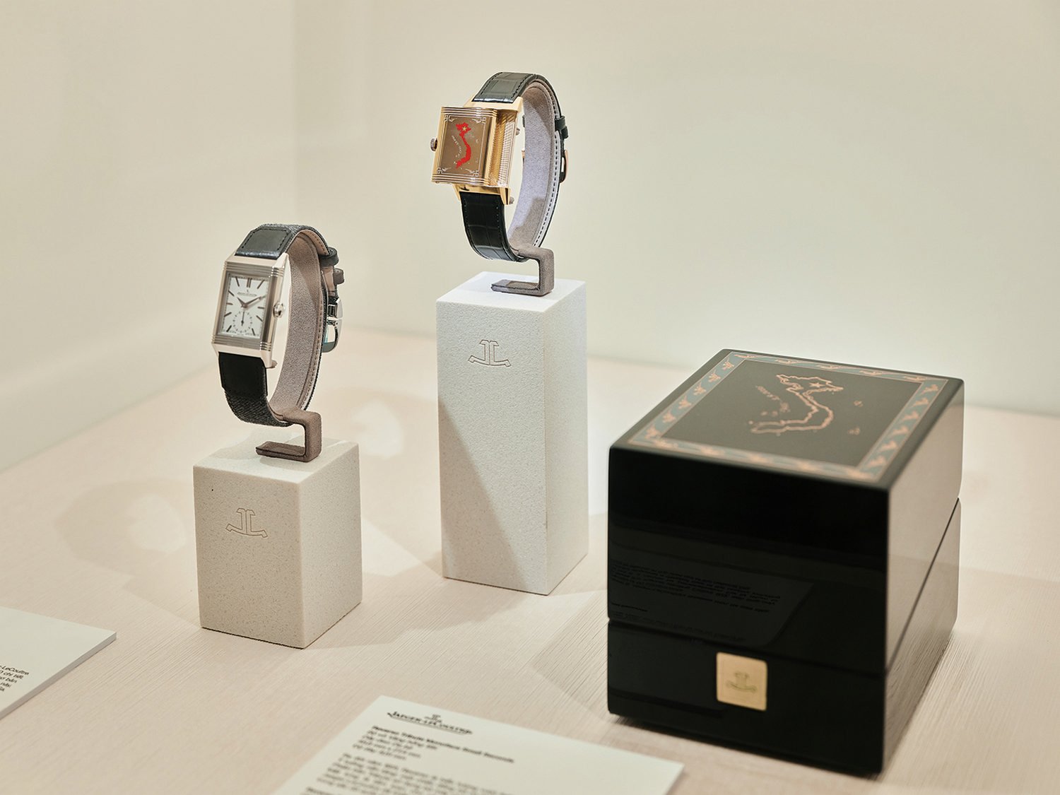 Jaeger-LeCoultre tri ân Việt Nam với hai đồng hồ Reverso đặc biệt 3