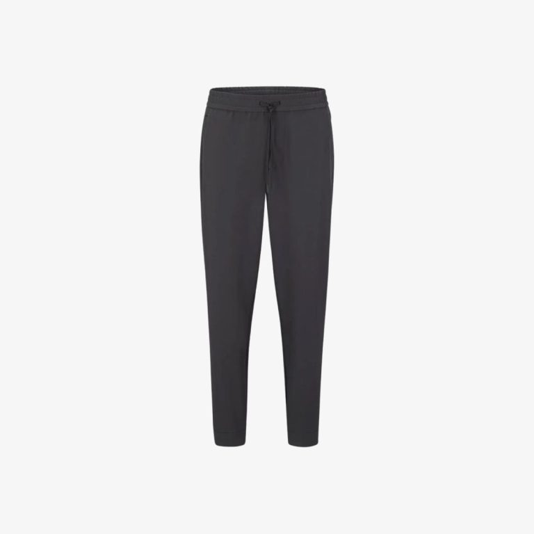 Quần chinos dáng tapered