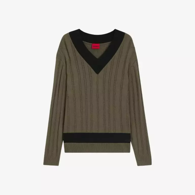 Áo len oversized phối dệt kim, cổ chữ V viền tương phản