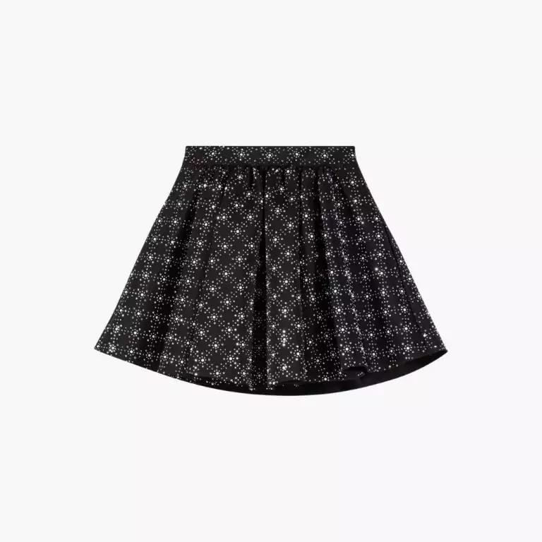 Chân váy xòe đính ngọc trai và đá