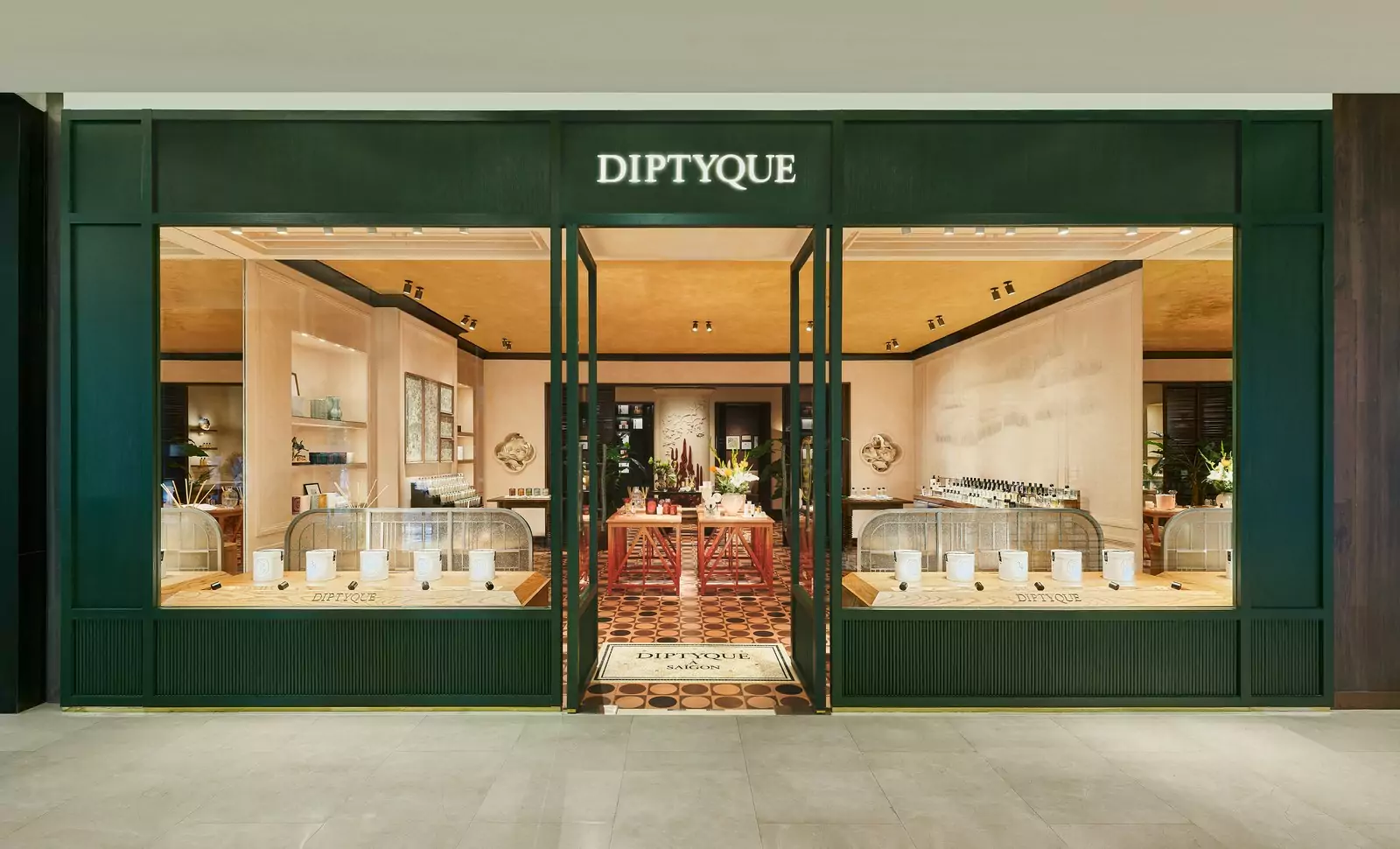 Cửa hàng tại Sài Gòn: chốn đi về, không gian nghệ thuật và chiếc tủ bí mậtchứa đầy những điều kỳ diệu 1