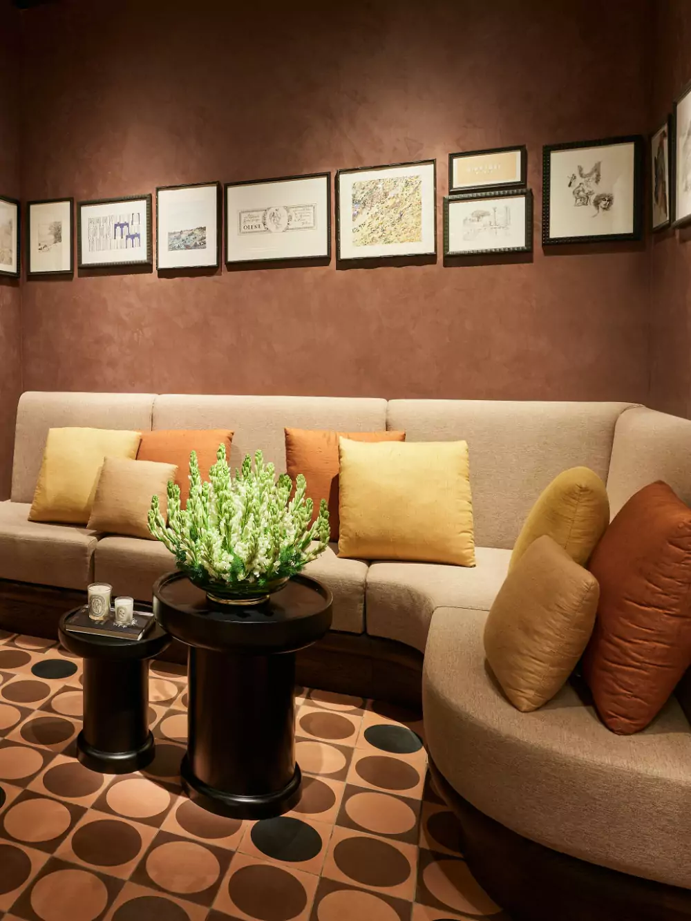 Cửa hàng tại Sài Gòn: chốn đi về, không gian nghệ thuật và chiếc tủ bí mậtchứa đầy những điều kỳ diệu 11