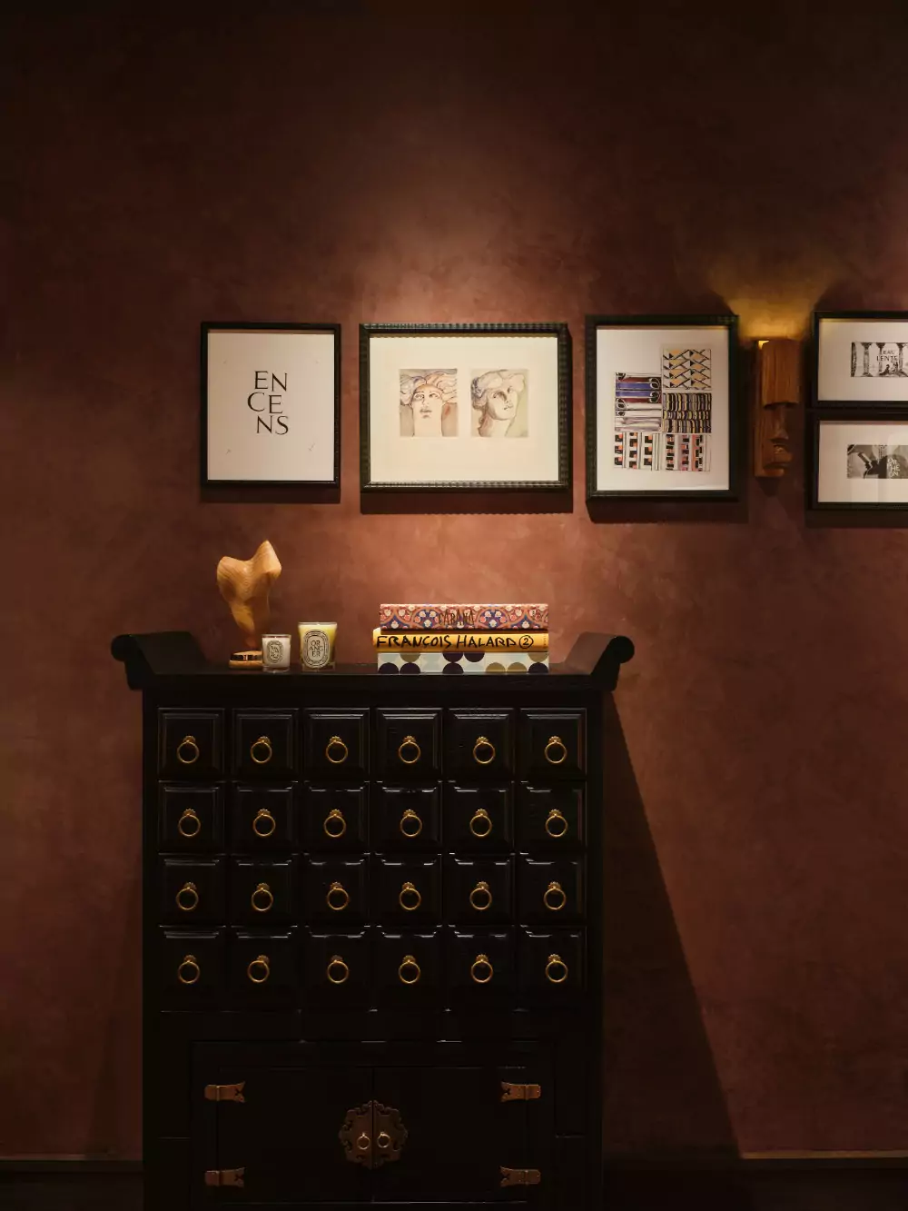 Cửa hàng tại Sài Gòn: chốn đi về, không gian nghệ thuật và chiếc tủ bí mậtchứa đầy những điều kỳ diệu 9